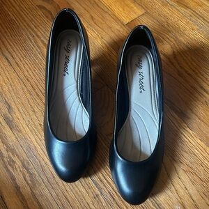 Easy Street Women's Classic Black Heels
